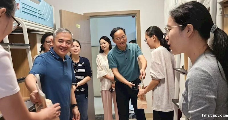 桂香迎新月 关怀暖新程：校领导深入公寓看望慰问研究生同学